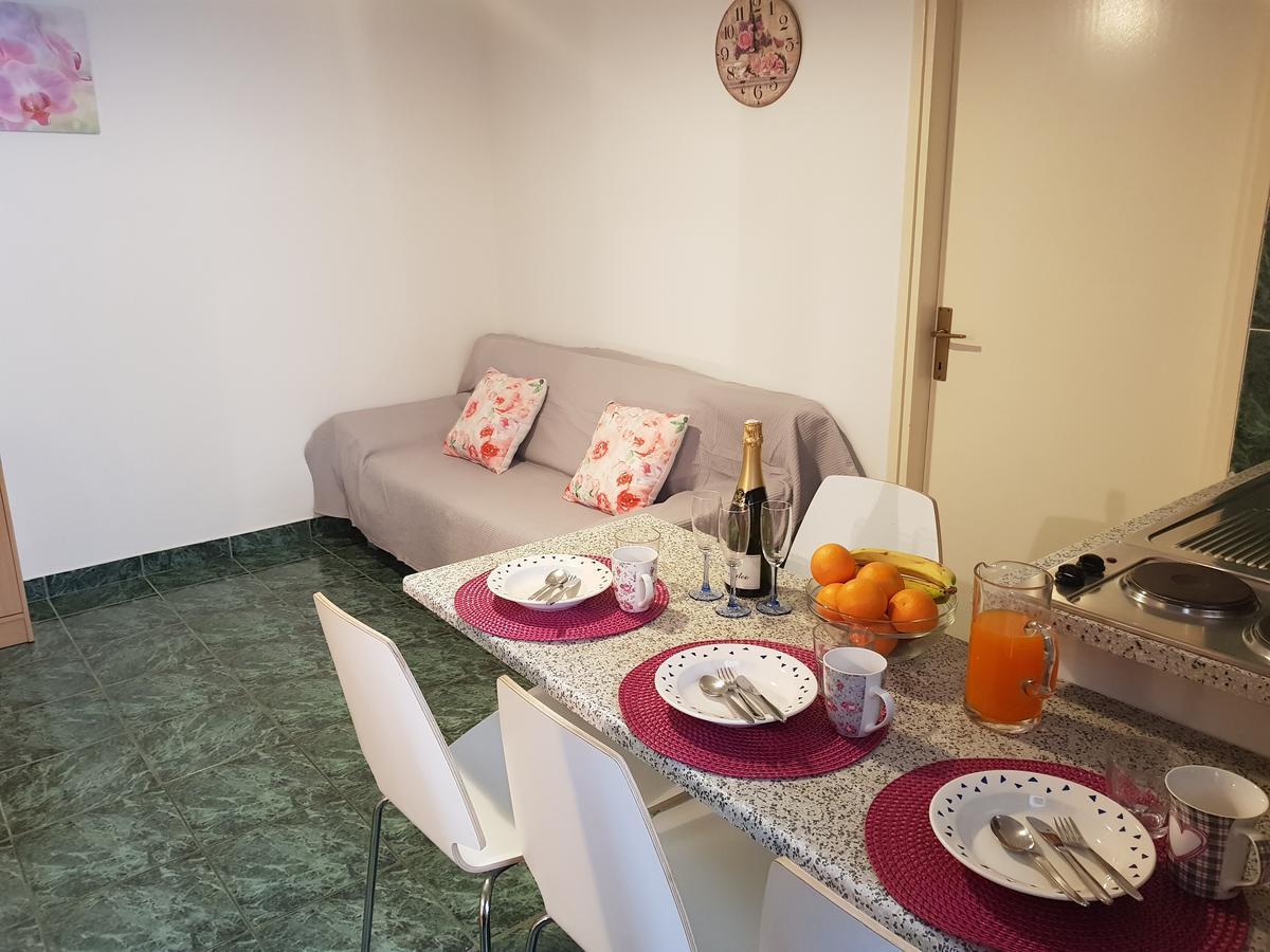 Apartmani Zoric Vodice Exterior foto